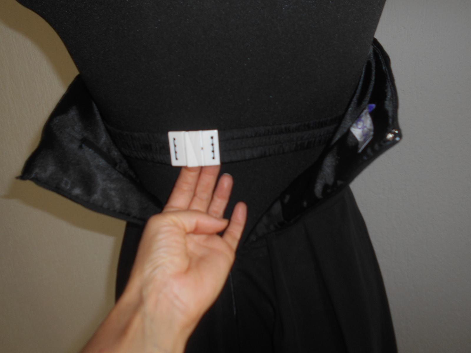elegantní černé šaty - Obrázek č. 1