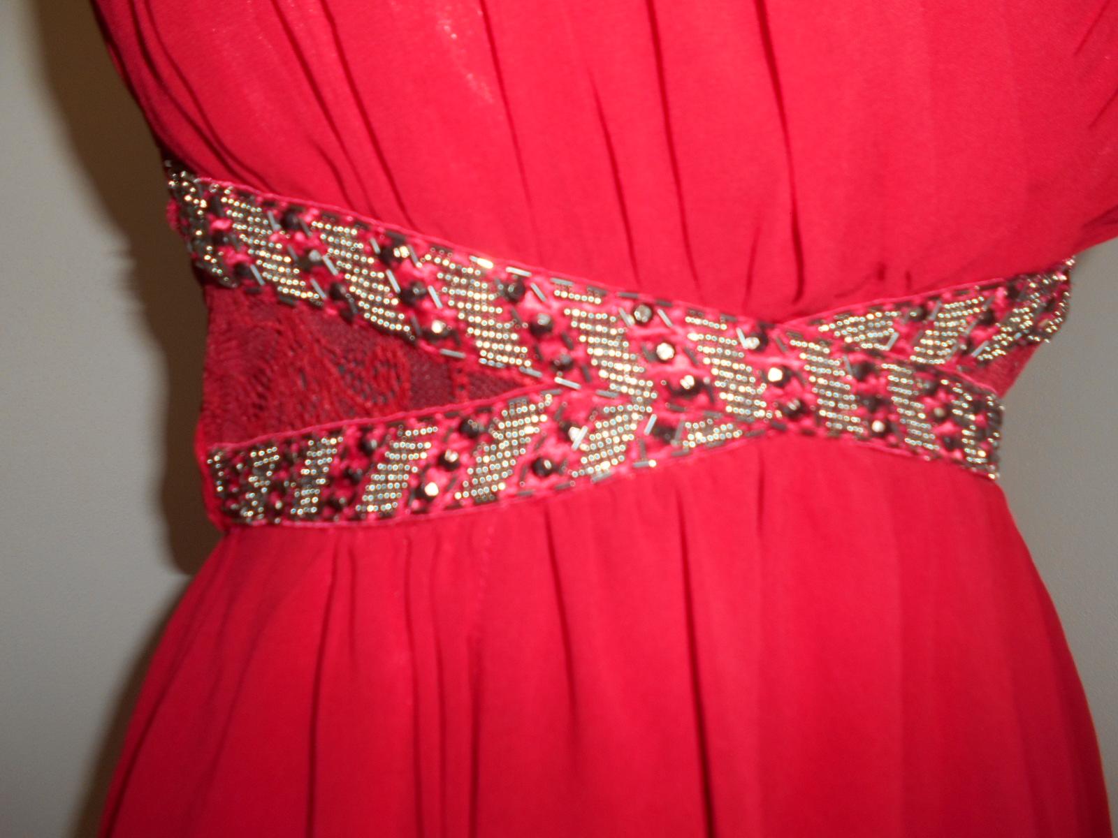 červené šaty - Obrázek č. 1