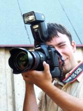 Milan Matěj - můj dvorní fotograf na svatbě, fotí nádherně....