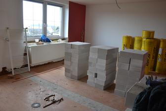 Připraveno na vyzdění příčky mezi ložnicí a obývákem