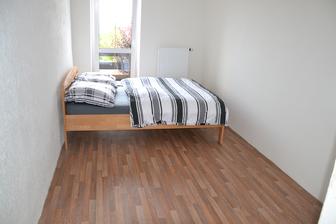 Po dvou měsících první spaní na posteli.