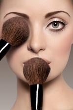 Make up objednán.