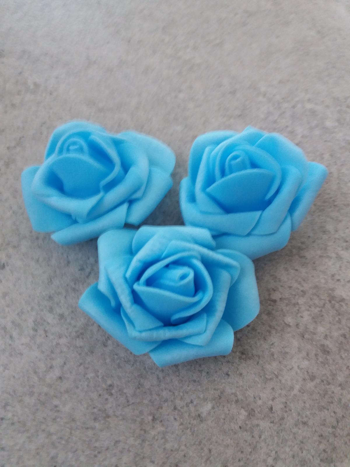 Pěnové růže 4 cm světle modré  balení po 10 ks - Obrázek č. 1