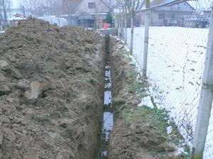 tadiaľto pôjde plyn a mestská voda