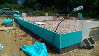 už aj strk frakcia 16-32- 30 ton pod zakladovu platnu, plus 20 ton štrkodrva..
