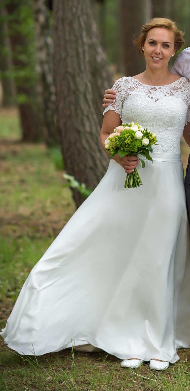 Krajkové svatební šaty s rukávky, 36-38, Praha - Obrázek č. 1