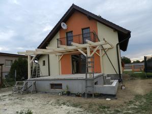 Zastrešenie terasy sa uskutočnilo ešte v lete