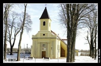 tu spečatia našu lásku navždy je to malá kaplnka za naším rodným mestečkom