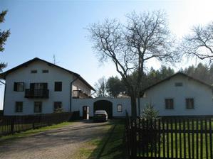 A tady budeme mít hostinu, pěkně v přírodě
