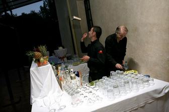 mobilný bar na terase, potešil