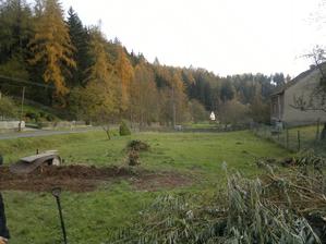 tak tady je nas 700m2 pozemecek,uz krasne nachystanej na prijezd bagru :)