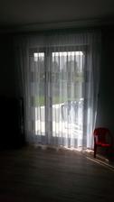 Hurá, záclony - už to tady je cítit domovem