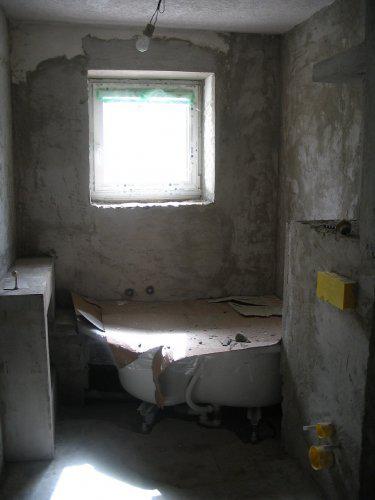 Byt Dubňany (rekonstrukce) - koupelna před obklady