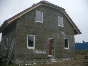 Hotovo.. Zepředu, vchodové dveře.