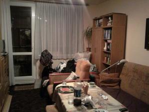 a takyto bordel som narobila v obyvacke...