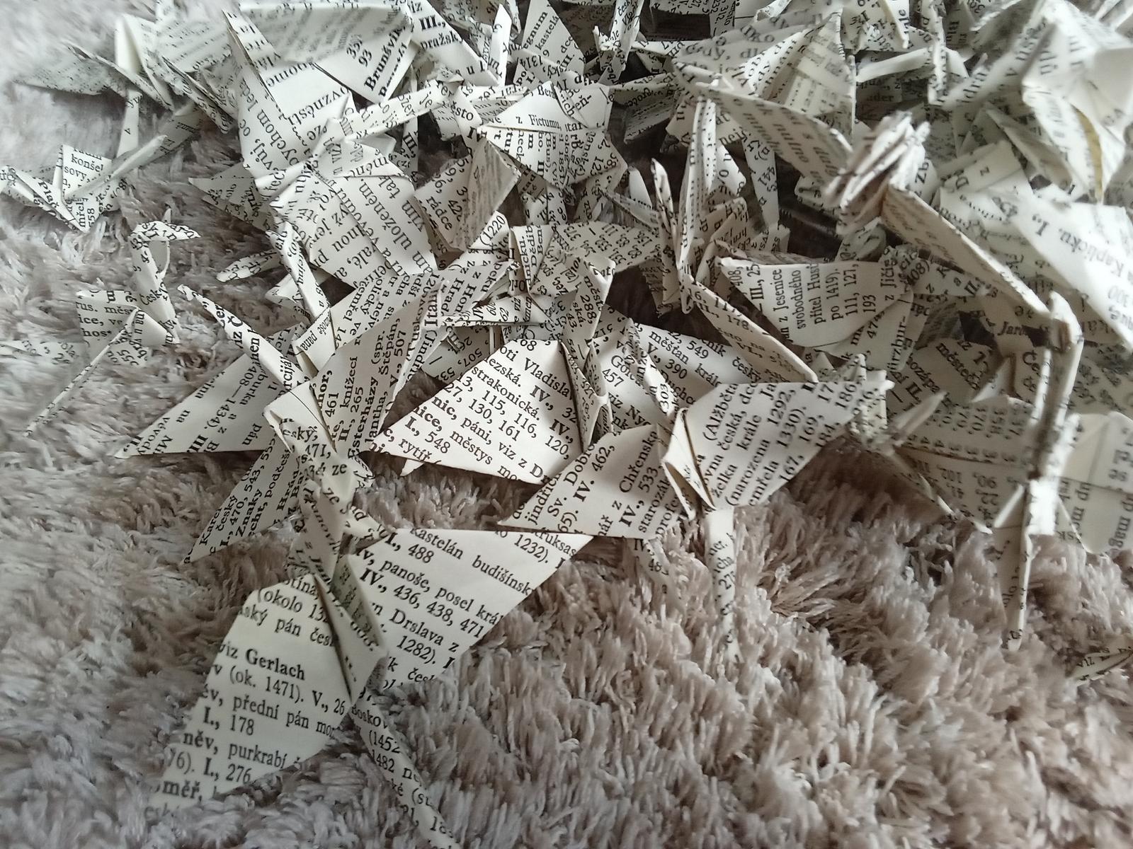 335 origami knižních jeřábů - Obrázek č. 1