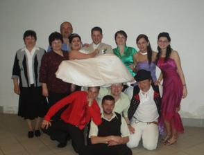 male foto s rodinou a bribuznymi