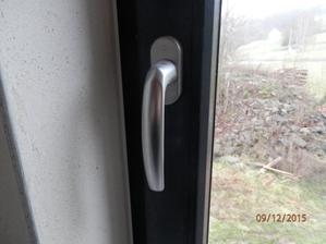 Detail kliky na oknech