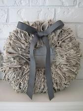 http://beautifulnest.blogspot.cz/2010/10/more-linen-love-linen-wreath.html
