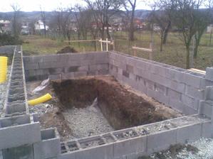 Základ z betonových tvárnic