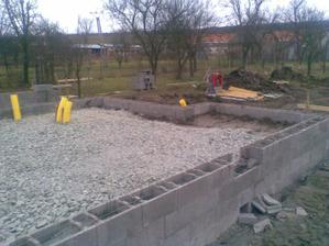 Základ z betonových tvárnic