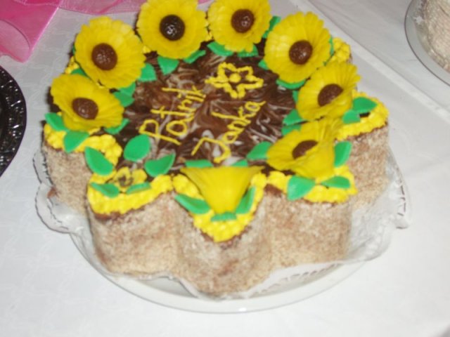 Janka{{_AND_}}Patrik - tuto krasnu tortu mi vyrobila sesternica s jej kamaratkou, bola vyborna :)))