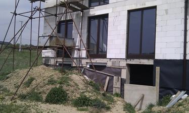 Maj 2013 - Rozmyslame ako si v buducnosti upravime teren za domom