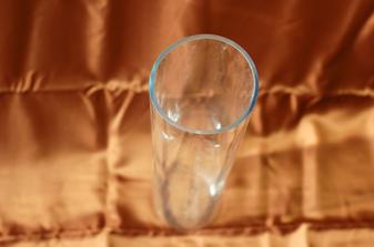 kupene vazy - na predaj: 10 Eur/ks, vyska: 50 cm, otvor: 9cm.