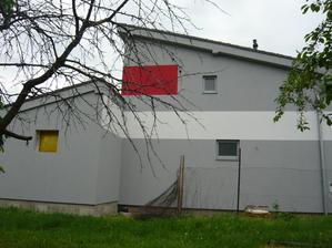 pohľad od suseda - ten strom nie a nie sa uhnúť :-)