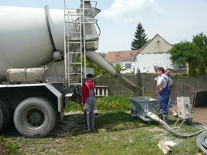 priviezli sadrový poter - po 4 hodinách čakania