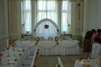 kvietky budu ale smotanove, a vazy nebudu take zlate