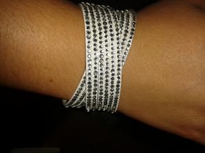 Dárek od drahého, náramek Swarovski :-* Je naprosto uchvatný a překrásně se třpytí.