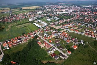 156 dom z ľava :))
