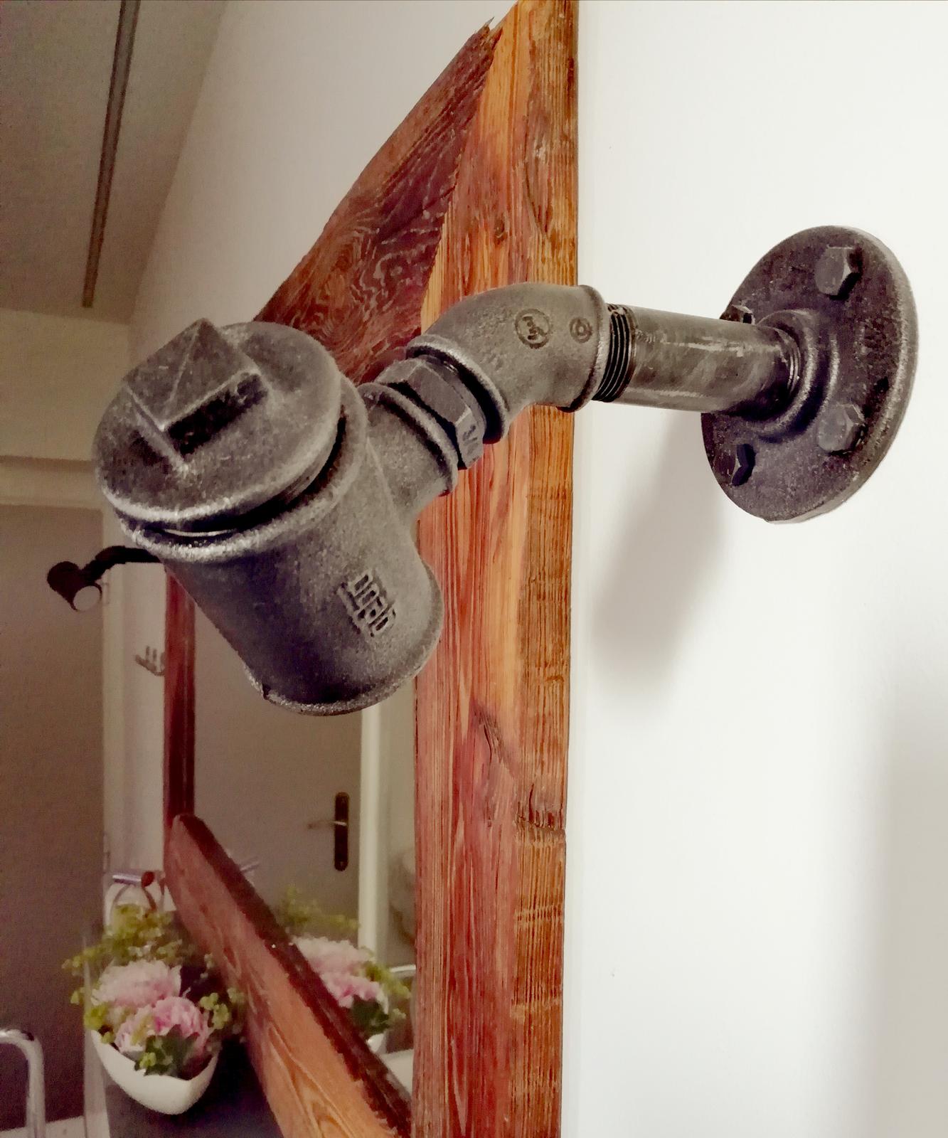 Koupelna s marockým štukem - Lampička v detailu