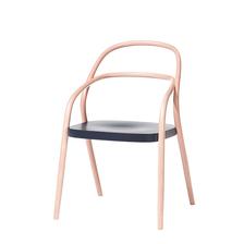 Miluju židle ve stylu Thonet. u stolu v kuchyni bude každá jiná..