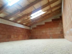 podkrovní místnost, nakonec tedy část pokoje dcerky