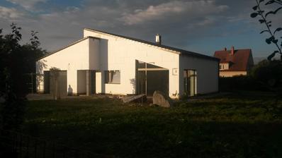 a nyní se dokončuje fasáda, tady ještě jenom v polystyrenu.....