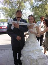 snad nemá v plánu uškrtit me a ukrást manžela?