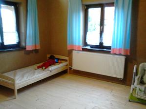 deti sú na prvom mieste...takze prvá takmer hotová izba :-)