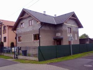 Pomaly začneme pracovať na fasadé .... teda dúfam :) predtym ale doriešiť predný vchod ...
