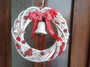 Detail krasneho venceka ... skvela pani z mmb ..