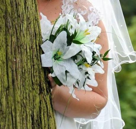 Umělá svatební kytice a korsáž pro ženicha - bílé lilie - Obrázek č. 1