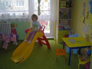 na narodeniny som dostala stol, stolicky a aj smykalku:-)