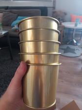 Zlaté květináčky Ikea.