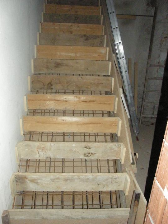 A konečně stavímeeeeeeee!!!! - 30.1.2012 schody do podkroví