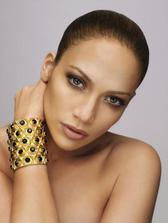 pekny make- up, bez tych uliznutych vlasov...