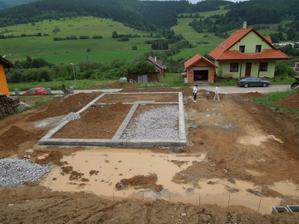9.6.2012 - chcelo by to teraz lepsie pocasie, lebo sa nam za chvilu chytia zabky "na jazierku"
