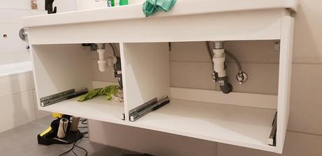 hranu umývadla som dal na 93cm, musel som prispôsobiť - vyrobiť odpady, aby nezavadzali fiokom