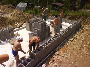 zaciname tahat mury - pivnica