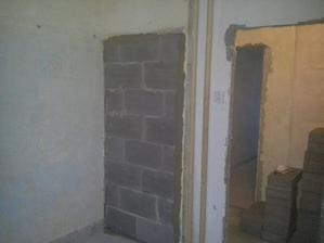 zazděn původní vchod do kuchyně